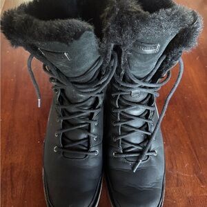 Merrel Women’s Black Fur-Lined Lace-Up Leather Snow Boots